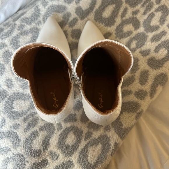 White booties from Vici. Size 8.5. Never worn! - Picture 2 of 5